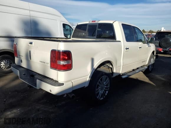 ✅ 2008 Lincoln Mark LT • VIN: 5LTPW18508FJ04206 • Lot: 85991954. Wystawiony na Copart z przebiegiem 144 856 mil. Bezpłatny archiwum sprzedaży aukcyjnych z USA i szczegółowy raport historii pojazdu na DreamBid. Zdjęcie 3.