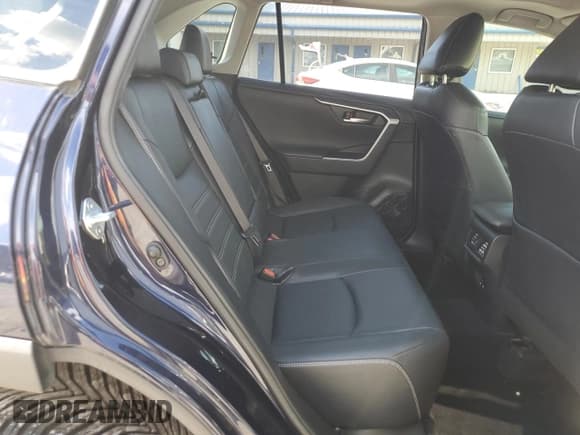 ✅ 2019 Toyota RAV4 Limited • VIN: JTMN1RFV5KJ021773 • Lot: 84445615. Listed on Copart with 102,058 mi. Free auction sales archive from the USA and detailed vehicle history report at DreamBid. Image 11.