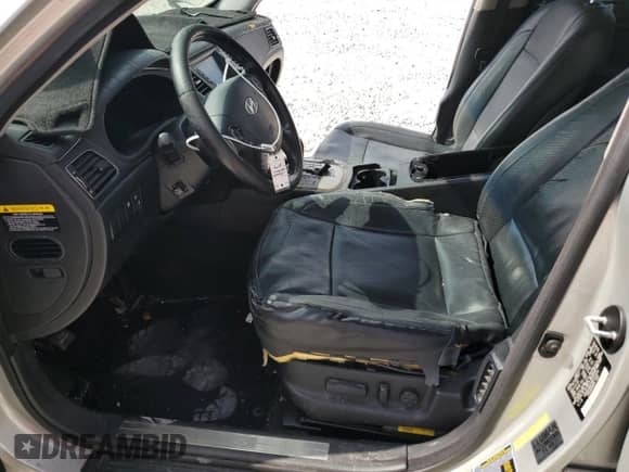 2011 Hyundai Genesis с VIN KMHGC4DE2BU131814, выставлен на аукционе Copart как лот 72397084 с пробегом 205 962 миль миль и На запчасти • Non repairable. История ставок и продаж доступна на DreamBid. Изображение 7.