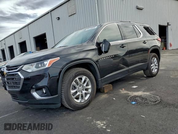 ✅ 2021 Chevrolet Traverse LT Cloth • VIN: 1GNERGKW7MJ190280 • Лот: 93726935. Опубликован ранее на Copart с пробегом 57 579 миль. Бесплатный доступ к архиву аукционных продаж из США и подробный отчёт об истории автомобиля на DreamBid. Изображение 1.