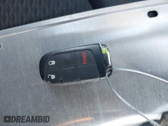 ✅ 2024 Jeep Compass Latitude • VIN: 3C4NJDBN9RT604083 • Lot: 43838871. Wystawiony na IAAI z przebiegiem 44 177 mil. Bezpłatny archiwum sprzedaży aukcyjnych z USA i szczegółowy raport historii pojazdu na DreamBid. Zdjęcie 11.