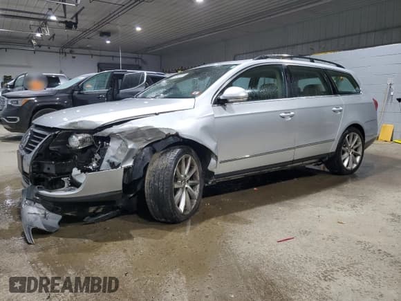 ✅ 2008 Volkswagen Passat VR6 • VIN: WVWRU73C18E226024 • Лот: 84943324. Опубликован ранее на Copart с пробегом 87 440 миль. Бесплатный доступ к архиву аукционных продаж из США и подробный отчёт об истории автомобиля на DreamBid. Изображение 1.