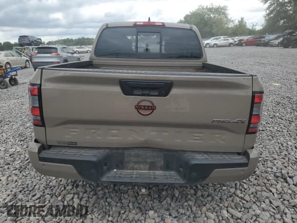 ✅ 2022 Nissan Frontier Pro-4X • VIN: 1N6ED1EK3NN680283 • Lot: 69388345. Wystawiony na Copart z przebiegiem 101 080 mil. Bezpłatny archiwum sprzedaży aukcyjnych z USA i szczegółowy raport historii pojazdu na DreamBid. Zdjęcie 6.