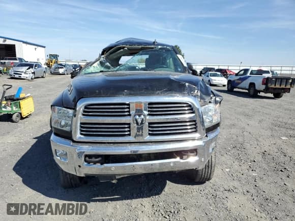 ✅ 2018 Ram 2500 Big Horn • VIN: 3C6UR5ML7JG411893 • Lot: 68948564. Wystawiony na Copart z przebiegiem 84 307 mil. Bezpłatny archiwum sprzedaży aukcyjnych z USA i szczegółowy raport historii pojazdu na DreamBid. Zdjęcie 5.