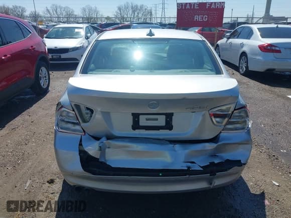 ✅ 2006 BMW 3 Series 325i • VIN: WBAVB13556PT00062 • Lot: 41912808. Listed on IAAI with 190,885 mi. Free auction sales archive from the USA and detailed vehicle history report at DreamBid. Image 16.