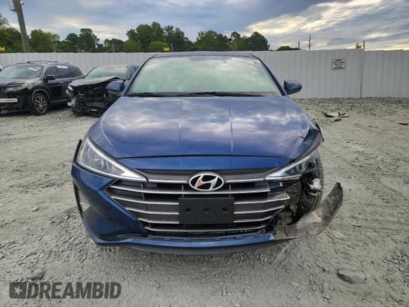 ✅ 2019 Hyundai Elantra SE • VIN: 5NPD74LF0KH453318 • Lot: 70496785. Listed on Copart with 81,296 mi. Free auction sales archive from the USA and detailed vehicle history report at DreamBid. Image 5.