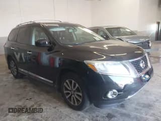 ✅ 2015 Nissan Pathfinder S • VIN: 5N1AR2MM0FC676437 • Lot: 41561504. Wystawiony na IAAI z przebiegiem 174 605 mil. Bezpłatny archiwum sprzedaży aukcyjnych z USA i szczegółowy raport historii pojazdu na DreamBid. Zdjęcie 1.