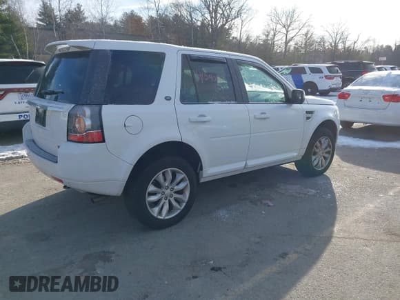 ✅ 2015 Land Rover LR2 HSE Lux • VIN: SALFT2BG9FH427624 • Lot: 41340117. Listed on IAAI with 119,255 mi. Free auction sales archive from the USA and detailed vehicle history report at DreamBid. Image 4.