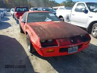 ✅ 1987 Chevrolet Camaro • VIN: 1G1FP21H3HL150550 • Lot: 43619200. Wystawiony na IAAI z przebiegiem 45 180 mil. Bezpłatny archiwum sprzedaży aukcyjnych z USA i szczegółowy raport historii pojazdu na DreamBid. Zdjęcie 1.
