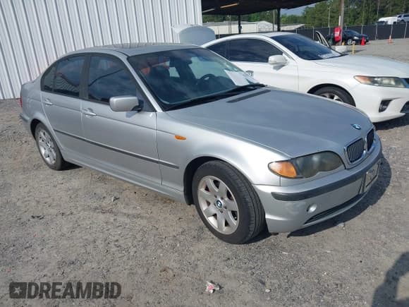 ✅ 2004 BMW 3 Series 325i • VIN: WBAET37494NJ95447 • Lot: 42350519. Listed on IAAI with 220,829 mi. Free auction sales archive from the USA and detailed vehicle history report at DreamBid. Image 1.
