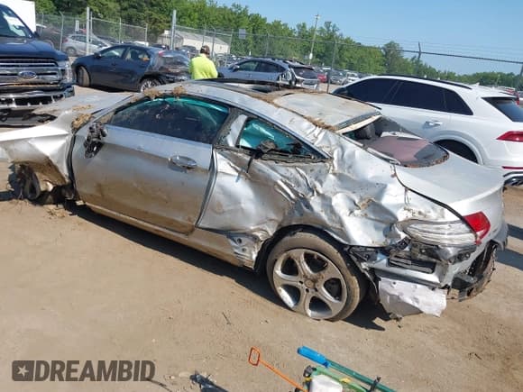 ✅ 2017 Mercedes-Benz C 300 • VIN: WDDWJ4KB8HF338435 • Lot: 42833122. Listed on IAAI with 63,170 mi. Free auction sales archive from the USA and detailed vehicle history report at DreamBid. Image 3.