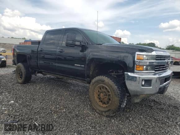2015 Chevrolet Silverado 2500HD Work Truck z VIN 1GC1KUEG8FF157115, wystawiony jako Copart lot #55104635 z przebiegiem 141 077 mil mil oraz Szkoda całkowita • Salvage title. Historia ofert i sprzedaży dostępna na DreamBid. Obrazek 4.