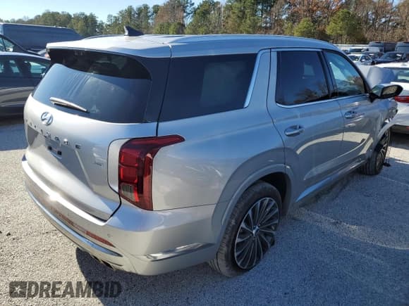 ✅ 2024 Hyundai Palisade Calligraphy • VIN: KM8R7DGE3RU711608 • Лот: 82824214. Опубликован ранее на Copart с пробегом Не указан. Бесплатный доступ к архиву аукционных продаж из США и подробный отчёт об истории автомобиля на DreamBid. Изображение 3.