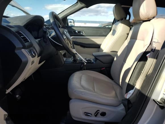 ✅ 2018 Ford Explorer XLT • VIN: 1FM5K7D86JGC81623 • Лот: 91637475. Опубликован ранее на Copart с пробегом 71 234 миль. Бесплатный доступ к архиву аукционных продаж из США и подробный отчёт об истории автомобиля на DreamBid. Изображение 7.