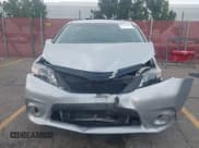 ✅ 2014 Toyota Sienna SE • VIN: 5TDXK3DC0ES448192 • Лот: 43674549. Опубликован ранее на IAAI с пробегом 126 020 миль. Бесплатный доступ к архиву аукционных продаж из США и подробный отчёт об истории автомобиля на DreamBid. Изображение 13.