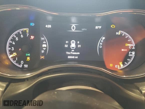 ✅ 2019 Jeep Grand Cherokee Altitude • VIN: 1C4RJFAG9KC589005 • Lot: 90015035. Wystawiony na Copart z przebiegiem 88 846 mil. Bezpłatny archiwum sprzedaży aukcyjnych z USA i szczegółowy raport historii pojazdu na DreamBid. Zdjęcie 9.