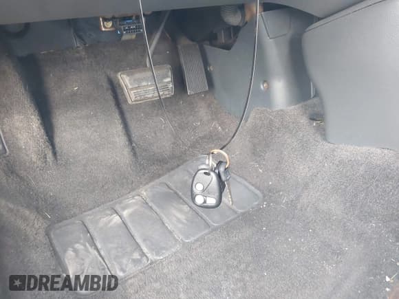 ✅ 1998 Pontiac Sunfire • VIN: 4G2JB32T1WB200294 • Lot: 43243963. Listed on IAAI with 27,829 mi. Free auction sales archive from the USA and detailed vehicle history report at DreamBid. Image 11.