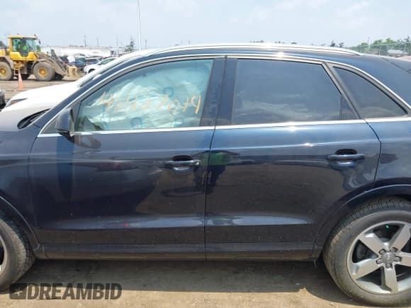 ✅ 2015 Audi Q3 Premium Plus • VIN: WA1BFCFS6FR006515 • Lot: 42427014. Listed on IAAI with 41,666 mi. Free auction sales archive from the USA and detailed vehicle history report at DreamBid. Image 14.