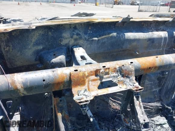 ✅ 2020 Chevrolet Silverado 1500 RST • VIN: 1GCUYEED4LZ257536 • Lot: 42428290. Wystawiony na IAAI z przebiegiem Nie podano. Bezpłatny archiwum sprzedaży aukcyjnych z USA i szczegółowy raport historii pojazdu na DreamBid. Zdjęcie 7.