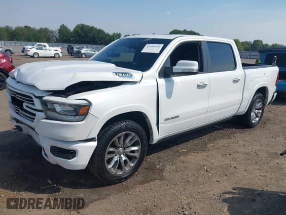 ✅ 2022 Ram 1500 Laramie • VIN: 1C6SRFJT9NN122819 • Lot: 43256952. Wystawiony na IAAI z przebiegiem 52 783 mil. Bezpłatny archiwum sprzedaży aukcyjnych z USA i szczegółowy raport historii pojazdu na DreamBid. Zdjęcie 2.