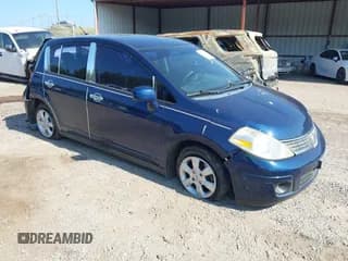✅ 2008 Nissan Versa SL • VIN: 3N1BC13E08L414099 • Lot: 42902000. Wystawiony na IAAI z przebiegiem 173 134 mil. Bezpłatny archiwum sprzedaży aukcyjnych z USA i szczegółowy raport historii pojazdu na DreamBid. Zdjęcie 1.