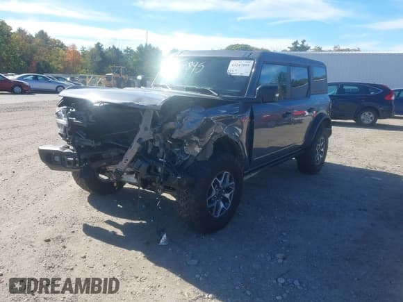 ✅ 2023 Ford Bronco • VIN: 1FMEE5DP6PLC01482 • Lot: 43247895. Wystawiony na IAAI z przebiegiem 27 335 mil. Bezpłatny archiwum sprzedaży aukcyjnych z USA i szczegółowy raport historii pojazdu na DreamBid. Zdjęcie 18.