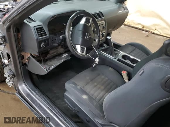 ✅ 2014 Dodge Challenger R/T 100th Anniversary Appearance • VIN: 2C3CDYBTXEH139549 • Lot: 81054724. Wystawiony na Copart z przebiegiem Nie podano. Bezpłatny archiwum sprzedaży aukcyjnych z USA i szczegółowy raport historii pojazdu na DreamBid. Zdjęcie 8.