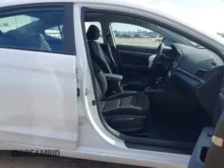 2019 Hyundai Elantra SEL z VIN 5NPD84LFXKH458488, wystawiony jako IAAI lot #43547521 z przebiegiem 90 853 mil mil oraz . Historia ofert i sprzedaży dostępna na DreamBid. Obrazek 5.