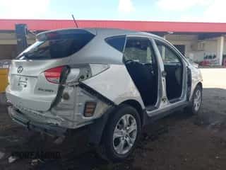 2012 Hyundai Tucson GL with VIN KM8JT3AB4CU511846, listed as a IAAI auction lot 43112231 with 92,046 mi miles and . Bid and sale history available at DreamBid. Image 4.