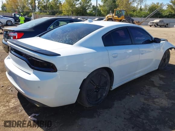 ✅ 2015 Dodge Charger Road/Track • VIN: 2C3CDXCT2FH825885 • Лот: 43447148. Опубликован ранее на IAAI с пробегом 136 130 миль. Бесплатный доступ к архиву аукционных продаж из США и подробный отчёт об истории автомобиля на DreamBid. Изображение 4.