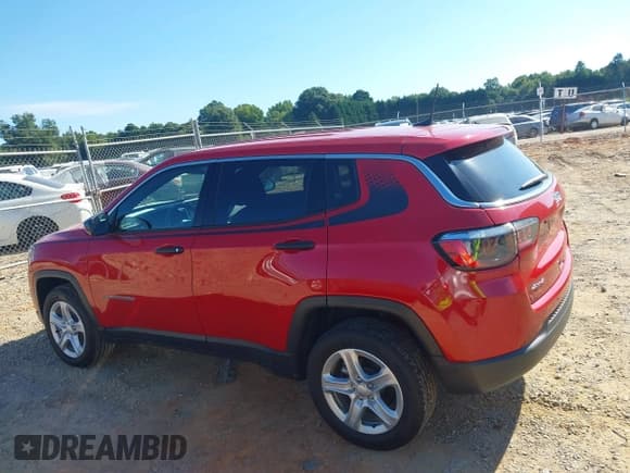 ✅ 2023 Jeep Compass Sport • VIN: 3C4NJDAN0PT518000 • Lot: 43092586. Wystawiony na IAAI z przebiegiem 12 271 mil. Bezpłatny archiwum sprzedaży aukcyjnych z USA i szczegółowy raport historii pojazdu na DreamBid. Zdjęcie 14.