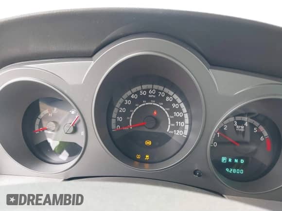 2010 Dodge Avenger SXT z VIN 1B3CC4FDXAN193611, wystawiony jako IAAI lot #41798586 z przebiegiem 92 800 mil mil oraz . Historia ofert i sprzedaży dostępna na DreamBid. Obrazek 7.