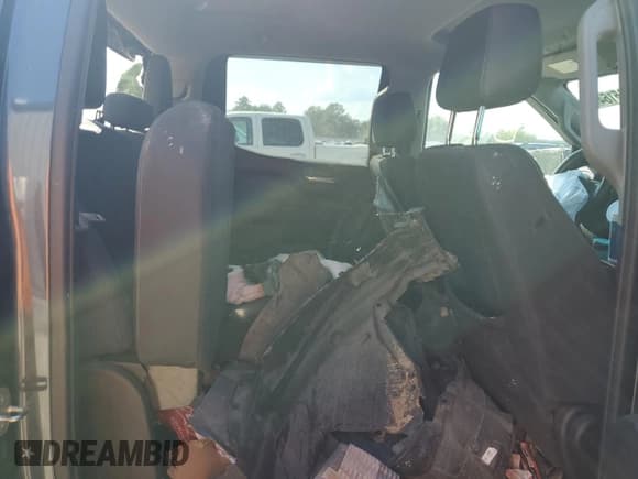 ✅ 2020 Chevrolet Silverado 1500 LT • VIN: 1GCPWCED2LZ169897 • Lot: 71625164. Wystawiony na Copart z przebiegiem 153 826 mil. Bezpłatny archiwum sprzedaży aukcyjnych z USA i szczegółowy raport historii pojazdu na DreamBid. Zdjęcie 10.