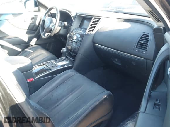 ✅ 2015 Infiniti QX70 • VIN: JN8CS1MUXFM381615 • Lot: 42598307. Wystawiony na IAAI z przebiegiem 80 989 mil. Bezpłatny archiwum sprzedaży aukcyjnych z USA i szczegółowy raport historii pojazdu na DreamBid. Zdjęcie 5.