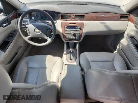 2007 Chevrolet Impala LTZ z VIN 2G1WU58R679149732, wystawiony jako Copart lot #63986115 z przebiegiem 203 659 mil mil oraz Szkoda całkowita • Salvage title. Historia ofert i sprzedaży dostępna na DreamBid. Obrazek 8.