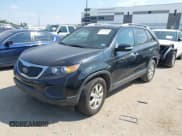 ✅ 2013 Kia Sorento LX • VIN: 5XYKT4A27DG338308 • Лот: 43229458. Опубликован ранее на IAAI с пробегом 295 048 миль. Бесплатный доступ к архиву аукционных продаж из США и подробный отчёт об истории автомобиля на DreamBid. Изображение 2.