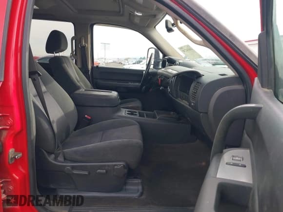 ✅ 2007 Chevrolet Silverado 2500HD 1LT • VIN: 1GCHK23K17F554354 • Lot: 43654730. Wystawiony na IAAI z przebiegiem 260 861 mil. Bezpłatny archiwum sprzedaży aukcyjnych z USA i szczegółowy raport historii pojazdu na DreamBid. Zdjęcie 5.