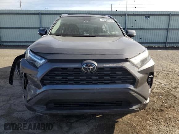 ✅ 2024 Toyota RAV4 XLE Premium • VIN: 2T3C1RFV3RC295039 • Lot: 90240855. Wystawiony na Copart z przebiegiem 14 983 mil. Bezpłatny archiwum sprzedaży aukcyjnych z USA i szczegółowy raport historii pojazdu na DreamBid. Zdjęcie 5.