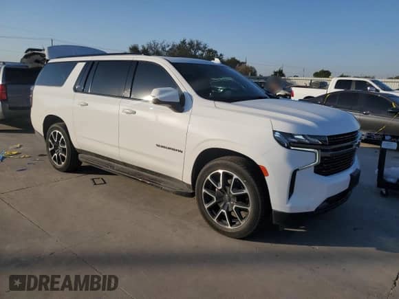 ✅ 2021 Chevrolet Suburban RST • VIN: 1GNSCEKDXMR209607 • Lot: 74086874. Wystawiony na Copart z przebiegiem 77 355 mil. Bezpłatny archiwum sprzedaży aukcyjnych z USA i szczegółowy raport historii pojazdu na DreamBid. Zdjęcie 4.