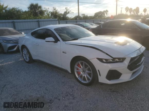 ✅ 2024 Ford Mustang GT Premium • VIN: 1FA6P8CF3R5424119 • Lot: 91506145. Listed on Copart with 3,400 mi. Free auction sales archive from the USA and detailed vehicle history report at DreamBid. Image 4.