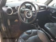 ✅ 2011 MINI Convertible S • VIN: WMWZP3C57BTX82694 • Lot: 68401235. Wystawiony na Copart z przebiegiem 86 919 mil. Bezpłatny archiwum sprzedaży aukcyjnych z USA i szczegółowy raport historii pojazdu na DreamBid. Zdjęcie 8.