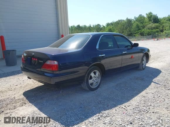 ✅ 1995 Nissan Gloria • VIN: 0000000HY33602120 • Лот: 42130984. Опубликован ранее на IAAI с пробегом 150 397 миль. Бесплатный доступ к архиву аукционных продаж из США и подробный отчёт об истории автомобиля на DreamBid. Изображение 4.