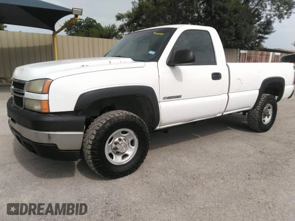 ✅ 2007 Chevrolet Silverado 2500HD Work Truck • VIN: 1GCHC24U37E140124 • Lot: 42265576. Wystawiony na IAAI z przebiegiem 293 508 mil. Bezpłatny archiwum sprzedaży aukcyjnych z USA i szczegółowy raport historii pojazdu na DreamBid. Zdjęcie 2.