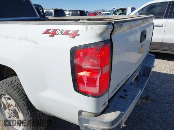 ✅ 2019 Chevrolet Silverado 2500HD LT • VIN: 1GC1KSEY7KF181199 • Lot: 41336202. Listed on IAAI with 178,160 mi. Free auction sales archive from the USA and detailed vehicle history report at DreamBid. Image 17.