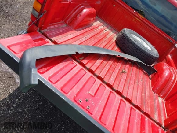 ✅ 2001 Chevrolet Silverado 1500 • VIN: 2GCEK19T611107479 • Лот: 42675246. Опубликован ранее на IAAI с пробегом 194 407 миль. Бесплатный доступ к архиву аукционных продаж из США и подробный отчёт об истории автомобиля на DreamBid. Изображение 12.