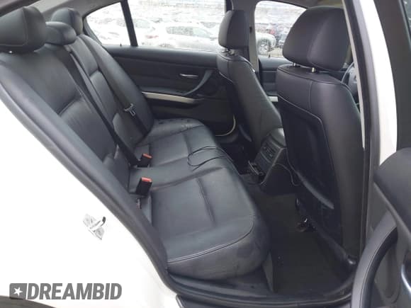 ✅ 2006 BMW 3 Series 330i • VIN: WBAVB33576KR75274 • Lot: 42199223. Listed on IAAI with 83,539 mi. Free auction sales archive from the USA and detailed vehicle history report at DreamBid. Image 8.