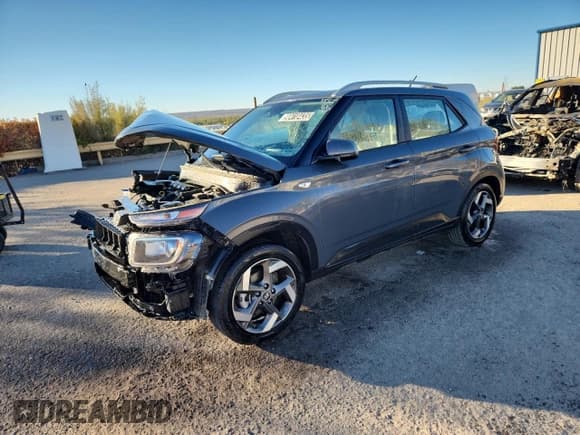 ✅ 2024 Hyundai Venue SEL • VIN: KMHRC8A39RU279939 • Lot: 90418435. Wystawiony na Copart z przebiegiem 47 085 mil. Bezpłatny archiwum sprzedaży aukcyjnych z USA i szczegółowy raport historii pojazdu na DreamBid. Zdjęcie 1.