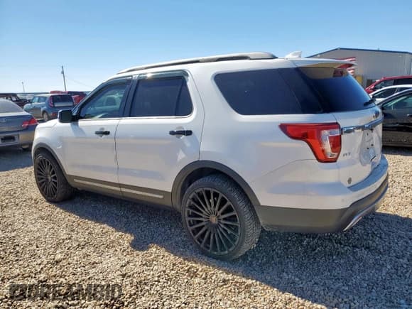 ✅ 2016 Ford Explorer XLT • VIN: 1FM5K7D88GGD01346 • Лот: 86337485. Опубликован ранее на Copart с пробегом 164 652 миль. Бесплатный доступ к архиву аукционных продаж из США и подробный отчёт об истории автомобиля на DreamBid. Изображение 2.