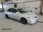 ✅ 2005 Toyota Camry LE • VIN: 4T1BE30K25U949087 • Lot: 91591645. Wystawiony na Copart z przebiegiem 135 467 mil. Bezpłatny archiwum sprzedaży aukcyjnych z USA i szczegółowy raport historii pojazdu na DreamBid. Zdjęcie 4.