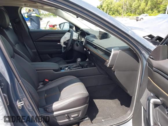 ✅ 2025 Mazda CX-50 Hybrid Premium Plus Package • VIN: 7MMVAAEW9SN127423 • Lot: 43322908. Wystawiony na IAAI z przebiegiem 2 928 mil. Bezpłatny archiwum sprzedaży aukcyjnych z USA i szczegółowy raport historii pojazdu na DreamBid. Zdjęcie 5.